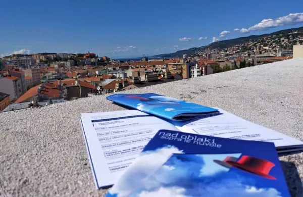Nova gledališka sezona v Trstu obsega 15 predstav, a tudi veliko 
izvenabonmajskih dramskih, literarnih, plesnih in glasbenih dogodkov. 