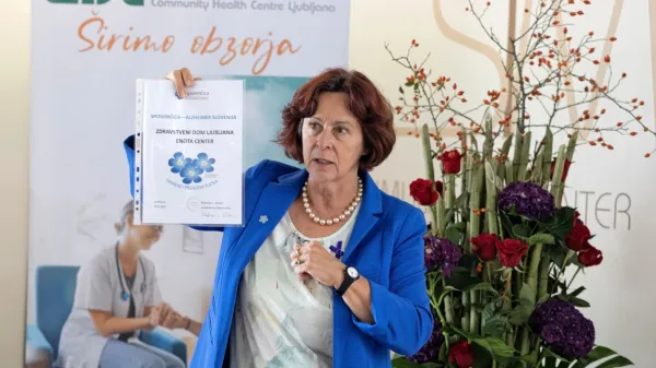 Štefanija L. Zlobec, predsednica združenja Spominčica - Alzheimer Slovenija, je opozorila, da se demence 
se še vedno drži zelo velika stigma, ozaveščanja o njej pa je še vedno premalo.