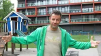 Klemen Klemen ob Centrom  starejših Trnovo in otroškim 
igriščem