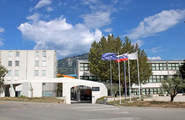Celovita energetska sanacija Srednje šole Veno Pilon in dijaškega 
doma bo stala 1,3 milijona evrov.