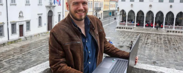 Koprčan Marko Grgurovič je za svojo ekipo ustvaril sproščeno 
delovno okolje v Ljubljani, kamor se je februarja preselil tudi 
sam. 