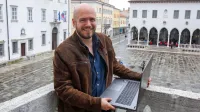Koprčan Marko Grgurovič je za svojo ekipo ustvaril sproščeno 
delovno okolje v Ljubljani, kamor se je februarja preselil tudi 
sam. 