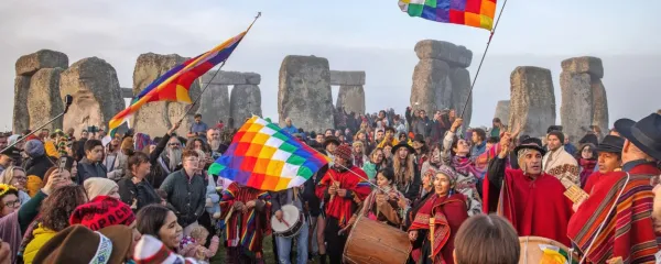 Ob ključnih astronomskih premikih pripravijo v Stonehengu 
praznovanje.
