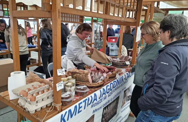 Hladno vreme je povečalo povpraševanje po klobasah in suhih 
mesninah. 