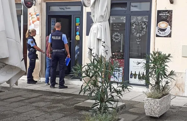 Policisti so danes opravili ogled kraja. Foto: Jasmina Lehpamer