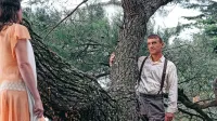 Vesna Kuzmić kot Leonor Fini in Igor Prebil kot Veno Pilon v igranem prizoru.  
