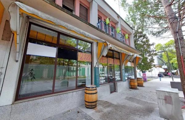 V nekdanji knjigarni že organizirajo dogodke, s prenovo v knjižno središče, ki naj bi se začela letos,  bodo  dobili pravo vrednost. Država je za to 
in za nakup dela opreme zagotovila pol milijona, občina pa prostore.  