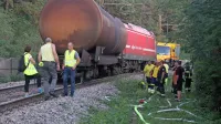 Pri nedavnem trčenju lokomotiv, tik nad izvirom Rižane, je bila prava sreča v nesreči, da sta cisterni, polni bencina, zdržali udarec. 