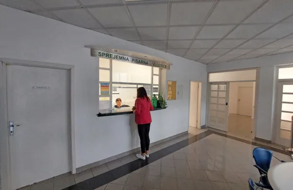 Ljudem med drugim ne bo treba v sprejemno pisarno na občini, saj bodo postopke urejali kar prek aplikacije.  
