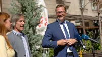 Vladimir Prebilič (v sredini) kandidira za predsednika republike s 
podporo zunajparlamentarne stranke Vesna.