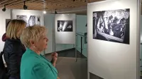 Premieri dokumentarnega filma o dvorcu Ravne je v Krpanovem 
domu sledila otvoritev razstave fotografij Antona Bukovnika. 