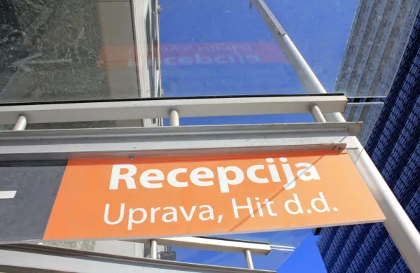 Če se danes sindikat in uprava ne bosta dogovorila, bo jutri v Hitu 
stavka.
