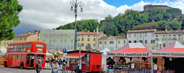 Včeraj so potekale še zadnje priprave pred sinočnjim odprtjem 
Okusov na meji, ki bodo do nedelje napolnili Gorico.