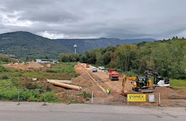 Razpis za prodajo zemljišč v coni Kromberk vzhod, ki jo  še komunalno opremljajo, naj bi objavili v začetku oktobra, zagotavljajo na mestni občini. 