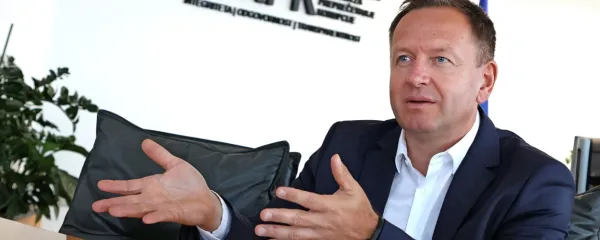 “Integriteta je v naši družbi še vedno pogosto razumljena kot 
nadstandard,” opozarja dr. Robert Šumi, predsednik KPK. 