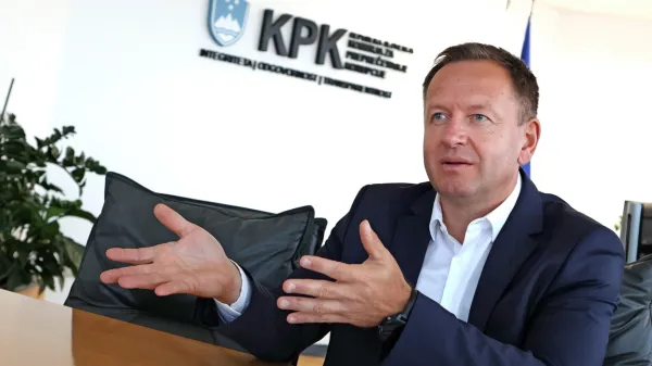 “Integriteta je v naši družbi še vedno pogosto razumljena kot 
nadstandard,” opozarja dr. Robert Šumi, predsednik KPK. 