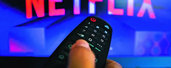 Slovenski gledalci navdušeni gledajo Netflixove, Amazonove ali 
Disneyjeve serije in filme - Američani pa se niti toliko ne potrudijo, 
da bi nam ponudili slovenske podnapise.