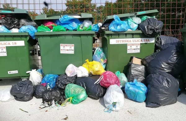 Ker tri četrtine podjetij ne plačuje smetarine, njihovi odpadki 
pogosto končajo na ekoloških otokih.