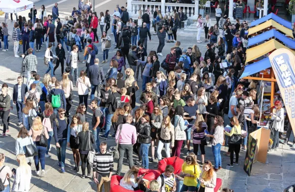 Takšen je bil prvi študijski dan na Univerzi na Primorskem leta 
2019, ko še ni bilo covida-19.