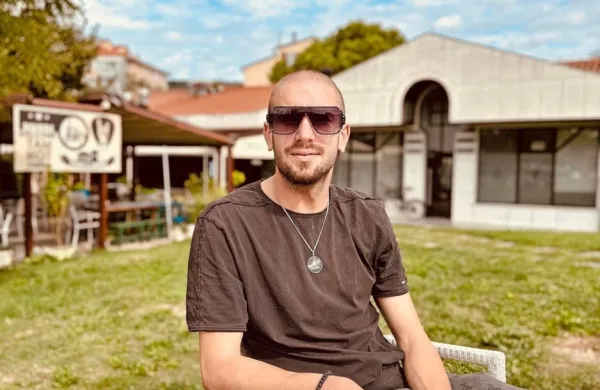 Roy Rudonja je opravil z nogometno kariero in se z umetniškim 
imenom BigRoy začel intezivno posvečati glasbi.