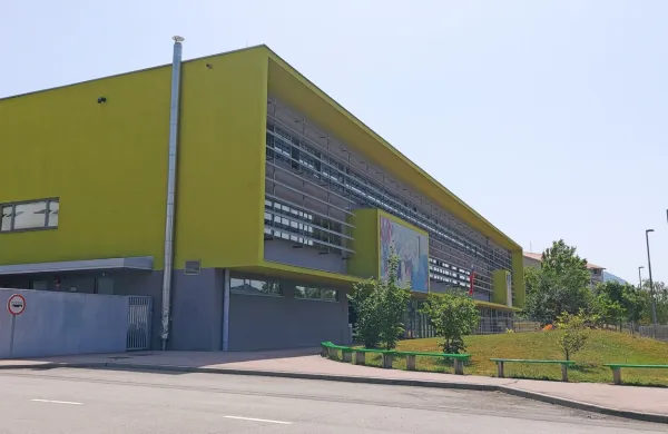  Na OŠ Šturje načrtujejo prizidek za šest oddelkov, s čimer se bo po 
velikosti izenačila s sosedo.  