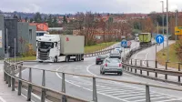Bertoška vpadnica je preobremenjena in spet razrita. 

