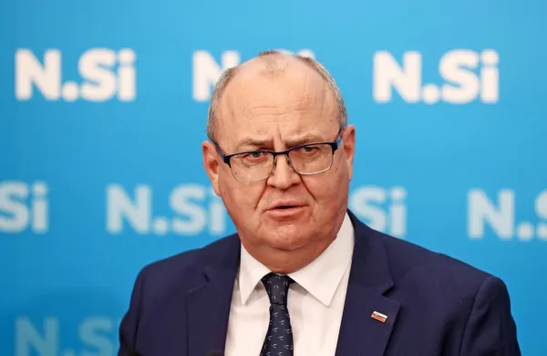 V NSi (na fotografiji vodja poslanske skupine Jožef Horvat) so s
svojim predlogom sprememb dohodnine prehiteli vladnega.