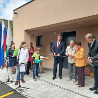Že ob  uradnem odprtju dnevnega centra se je izkazalo  medgeneracijsko sodelovanje, ki bo prevevalo 
ajdovsko Hišo dobre volje.