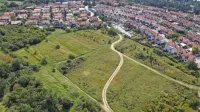 Skoraj pet hektarjev veliko območje na vrhu  Ankarana je v občinskih načrtih namenjeno stanovanjski gradnji. 