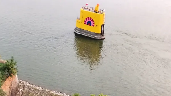 V letu EPK je iz Donave v Novem Sadu pogledala rumena 
podmornica, ki prinaša mir.