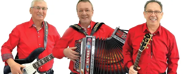 Ivan Kompan, Jože Jenko in Danilo Čekada so prepoznavni trio 
ansambla Snežnik že 40 let. 