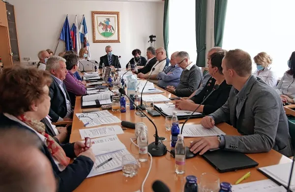 Na čelu pivške občine bo najverjetnje že sedmi mandat zapored ostal Robert Smrdelj, karte pa bi se lahko bolj premešale v občinskem svetu.