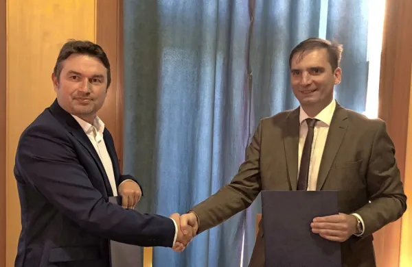 Direktor podjetja Makro 5 Igor Hvastja in novogoriški župan  
Klemen Miklavič