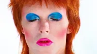 David Bowie, neprekosljivi glasbeni kameleon, bi verjetno užival v 
psihedeličnem filmskem kolažu Bretta Morgena.
