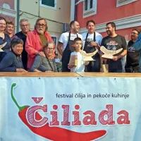 Nagrajeni kuharji in kuharice s člani komisije