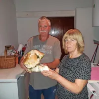 Vlasta in Jožef Šprah s kar 1,4  kilograma težkim jurčkom