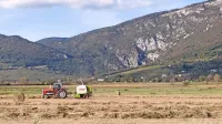 Nad Vipavsko dolino se dviga rob Trnovske planote. Od tod ideja zadrževalnika vode in črpalne hidroelektrarne za namakanje.