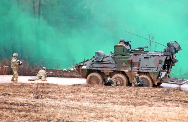 V Listi za mlade in Levici predlagajo, da se Postojnčani ponovno 
izrečejo o tem,  ali so za ukinitev osrednjega vadišča. 
