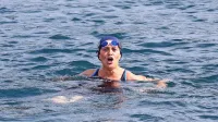 Igralka Olga Kacjan je leta 2014 tako plavala v Piranu. Posnetke so 
potrebovali za gledališko predstavo Odprto morje v Slovenskem 
mladinskem gledališču.