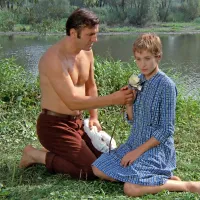 Olga Kacjan in Bata Živojinović v filmu  Povest o dobrih ljudeh (1975).
