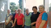 Šest od  desetih prostovoljk (z leve): Boža Štrukelj, Bogdana 
Prevolčič, Vanda Hlaj, Mila Albreht, Anica Adamič in Ksenija 
Cergol. Poleg Radujkove manjkajo še Anamaria Domio, Vera 
Jakopič, Lijana Perko.   