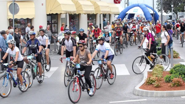 Nedeljski vrhunec dneva bo start rekreativnega maratona ob 10. 
uri, ko se bodo udeleženci podali na 13, 44 ali 74-kilometrsko 
traso.