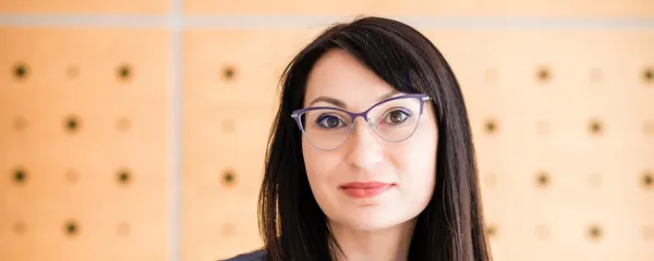 Dr. Simona Kukovič poudarja, da je odgovornost v manjših 
skupnostih bolj izražena.