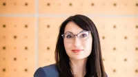 Dr. Simona Kukovič poudarja, da je odgovornost v manjših 
skupnostih bolj izražena.