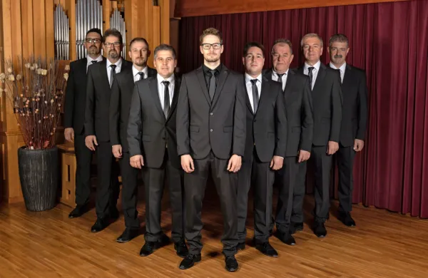 V nedeljo bo oktet Sotočje v Vipavskem Križu predstavil zgoščenko 
Ta družba naj živi.  