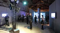 Sprehod skozi Libertas  nas sooči tudi z Opisami (projekt Apes) Marca Barottija. 