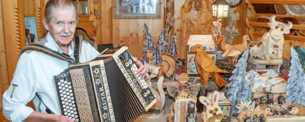 Nad harmonikami Jožka Rutarja so se navdušili tudi Japonci
