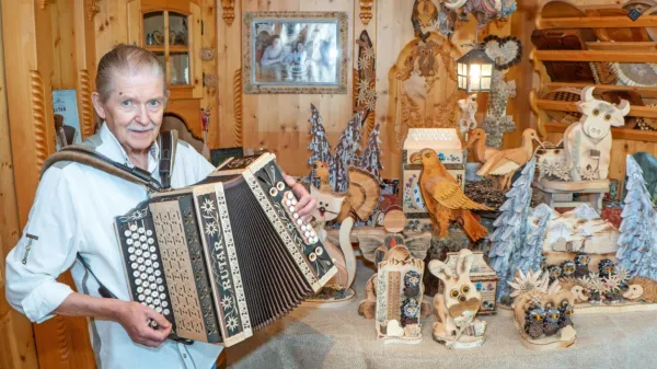 Nad harmonikami Jožka Rutarja so se navdušili tudi Japonci