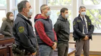 Giacomo Pappalardo in Mario Piacente (v sredini) sta bila zaradi 
dveh ropov primorskih bank od oktobra 2020 v priporu. 
