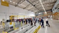 Uradni otvoritvi je sledil ogled  tovarne, v kateri letno proizvedejo 
okrog 215.000  svetil.